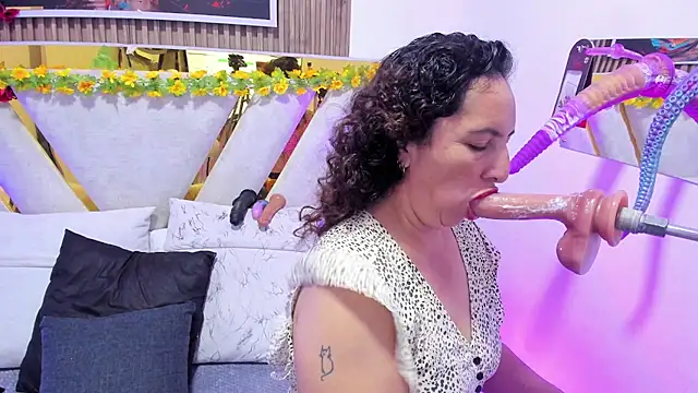 Luna_Naughty1: διαδικτυακό σόου στην κάμερα