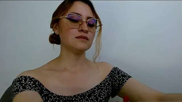 Juls_winter_ Chat XXX in diretta