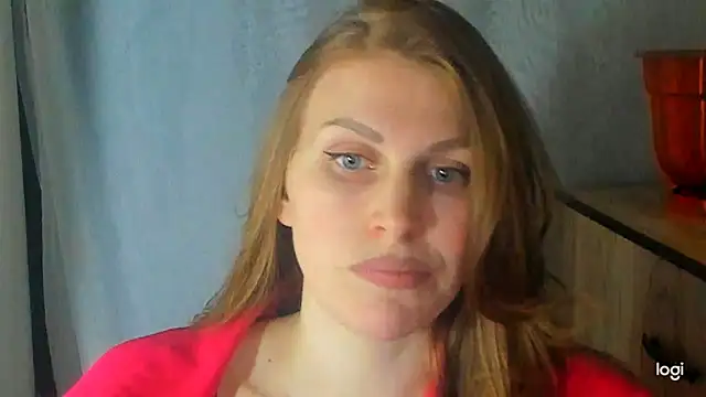 JuliaMuuun Show in webcam
