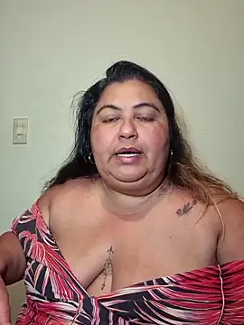 Curvy-Diva- – webcam-show