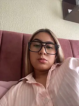 Miabonnett_ élő XXX-chatje