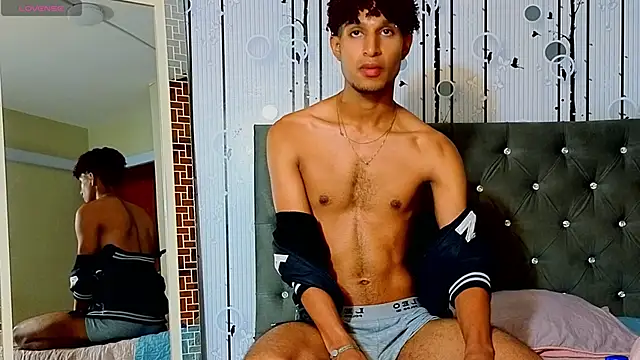 Alex_Bloom 即時 XXX 聊天