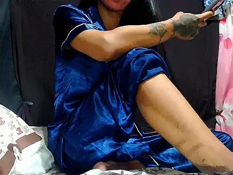 AwesomeMistress_Bigcock Adlı Modelin Canlı XXX Sohbeti
