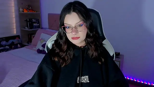 OphelianaRose33 Adlı Modelin Canlı XXX Sohbeti