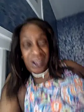 EbonyBlue-x Adlı Modelin Canlı XXX Sohbeti