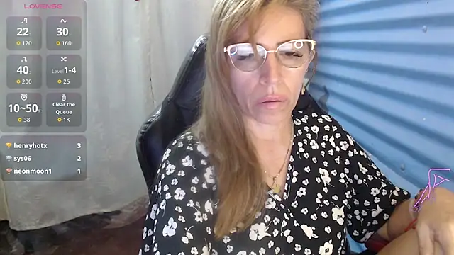Chat +18 de Chayla_Ruiz ao vivo