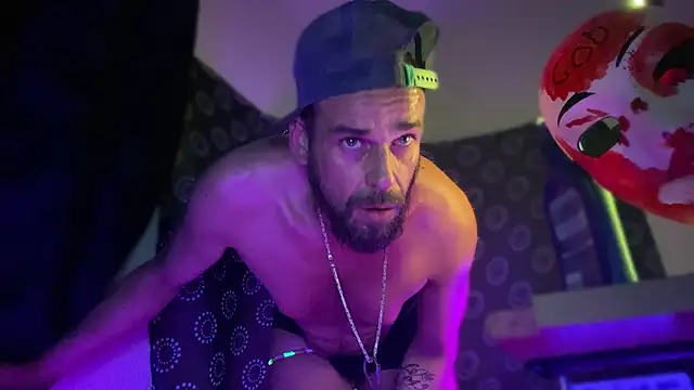 عرض كام Guyst049
