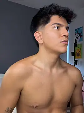 Show modela OnlySantty na web-kameri