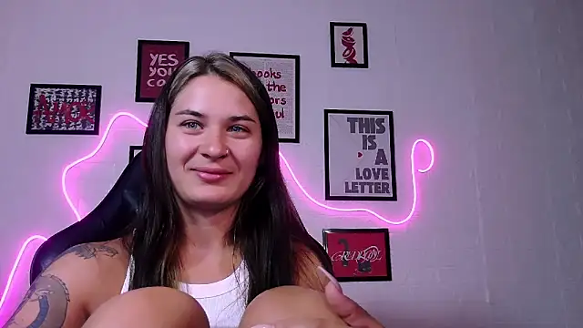 AlisaFrost élő XXX-chatje