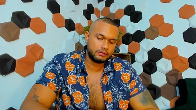 Show modela CharlieGrifinX na web-kameri