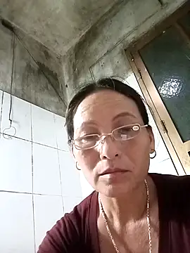 Chat +18 de Cucci07 ao vivo