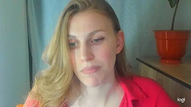 JuliaMuuun Show in webcam