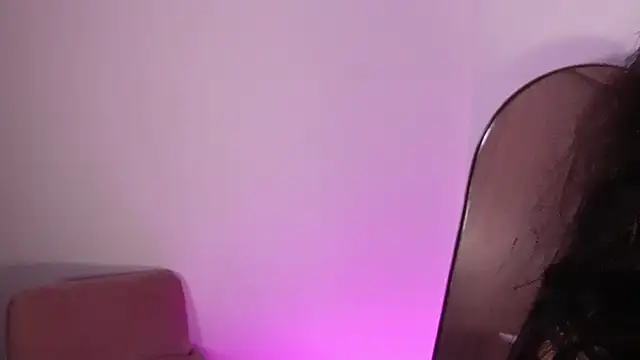 غرفة دردشة lara_bombshell_ المباشرة