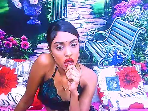IndianPretty14u2Luv's Live XXX Chat