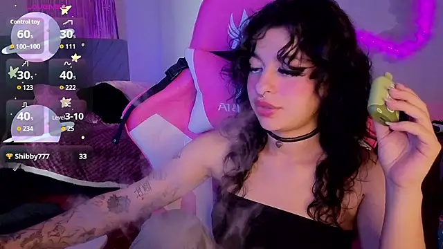 Chat XXX en directo de larah_uwu