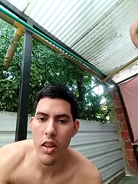 3hornys-straights' Live XXX Chat