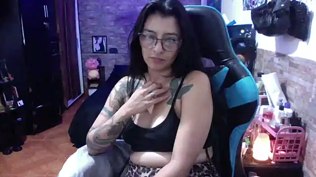 AngelaQueen_ Adlı Modelin Canlı XXX Sohbeti