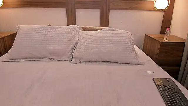 Emii_Lux Chat XXX in diretta