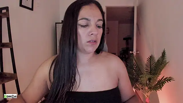 Chat +18 de urcute_kitten ao vivo