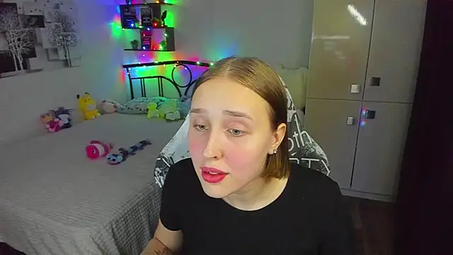 CrazyBitchInLace webcam show