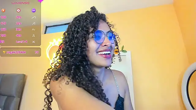 Chat +18 de Keniia_rizz ao vivo