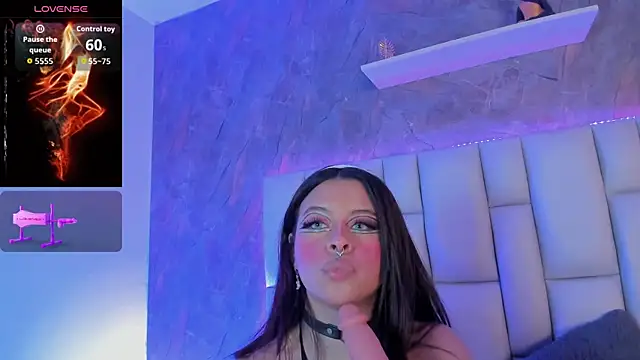 SussyVenomm webcam show