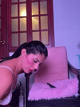 AlisSon__hot Adlı Modelin Canlı XXX Sohbeti