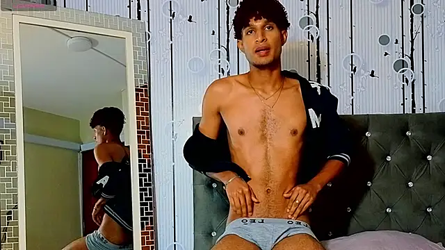 Alex_Bloom 即時 XXX 聊天