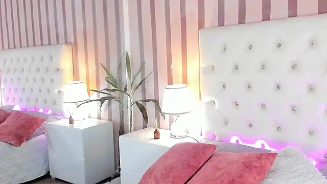 XXX chat uživo modela Mia-Stones