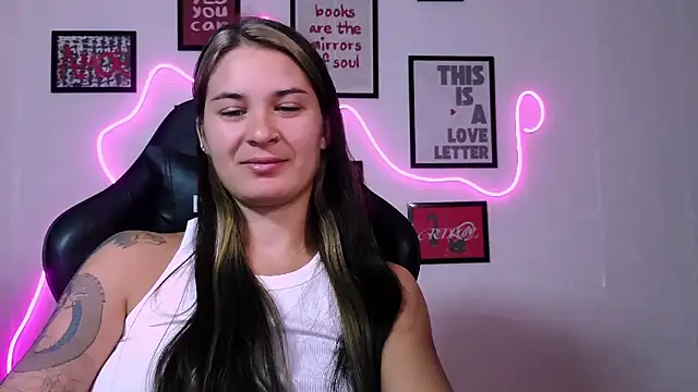 Chatroom XXX en direct de AlisaFrost