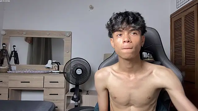 Czat XXX na żywo – OopsAgain_