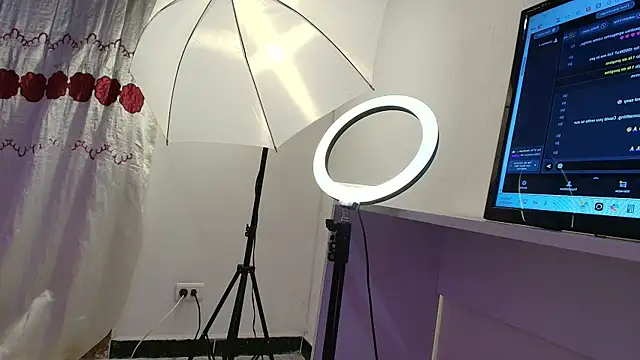 Chat +18 de Nikki__uwu ao vivo