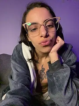 Poison_Ivy_29's Live XXX Chat