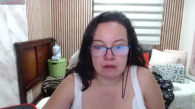 Sonialorens_ লাইভ XXX চ্যাট