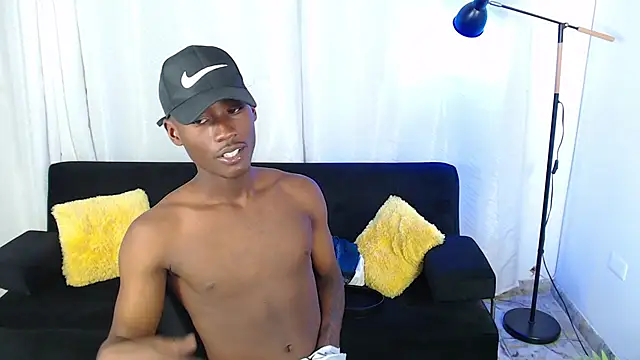 Show modela alexaandro18 na web-kameri