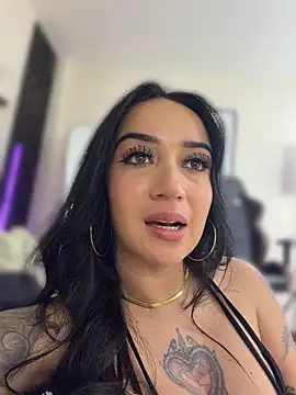 EmmyEvans1's Live XXX Chat