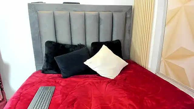 MiaGinger_ Adlı Modelin Canlı XXX Sohbeti