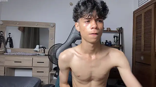 OopsAgain_ live XXX chat