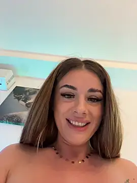 IsabellaEtthan élő XXX-chatje