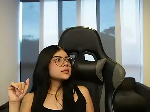 Mia_Storm18 webcam show