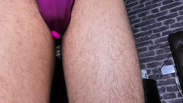 Daniel_huge22 Adlı Modelin Canlı XXX Sohbeti