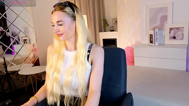 Mila__Lux Adlı Modelin Canlı XXX Sohbeti