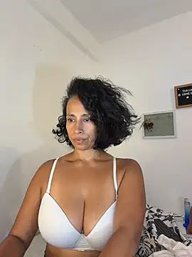 Chatroom XXX en direct de ThaliaGomex