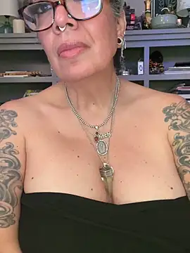 Chat +18 de dieseldame1313 ao vivo