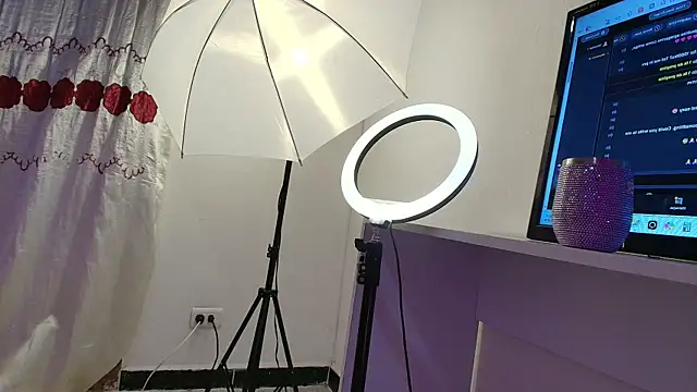 Nikki__uwu – Naživo XXX chat