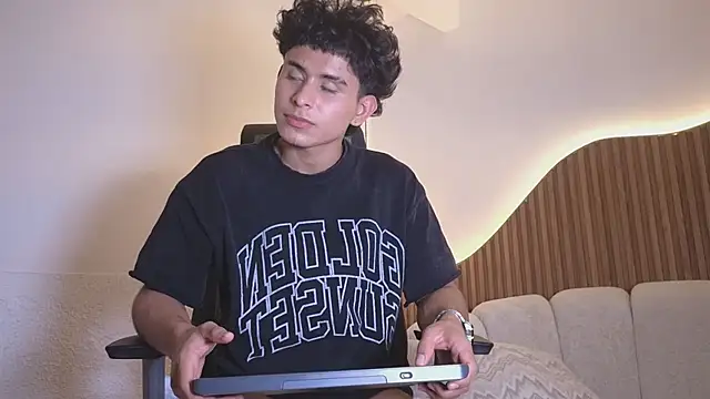 Show modela xandervg na web-kameri