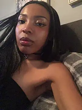 Queenkimi777 webkamerás műsora