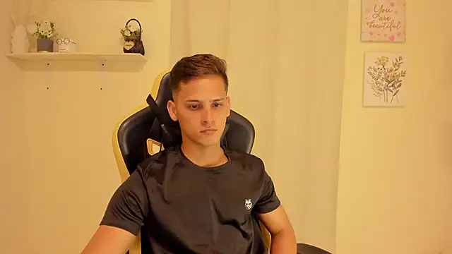 sexy_andres01's Webcam Show