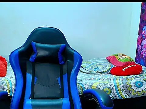 Karol_naughty Adlı Modelin Canlı XXX Sohbeti