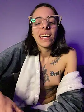 Poison_Ivy_29's Live XXX Chat